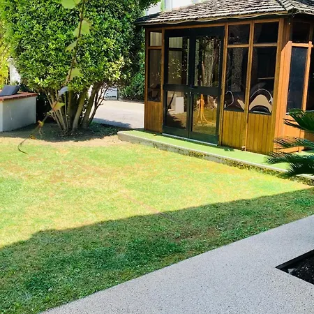 Au Clos Georges , Piscine Et Holiday home Saint-Jory