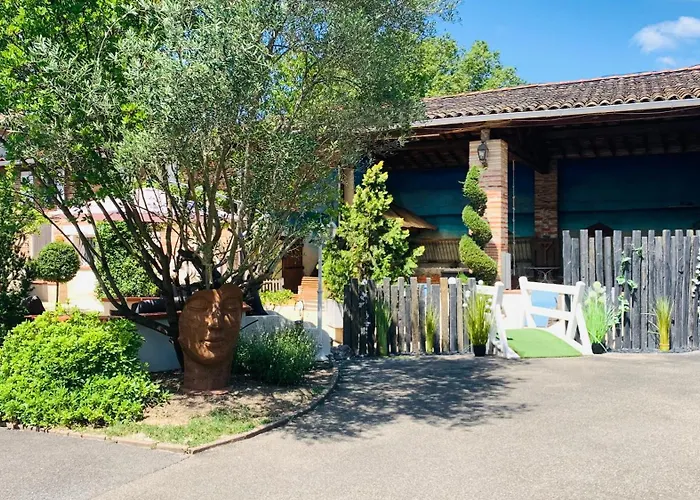 Au Clos Georges , Piscine Et Holiday home Saint-Jory